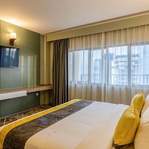 Deluxe Room Return Airport Transfer & on Food & Beverage