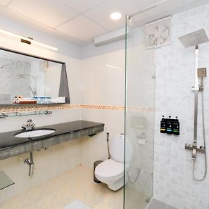 Standard King Room Return Airport Transfer & on Food & Beverage